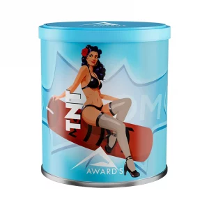 Ein Bild des Shisha Tabak Os Tobacco – TNT (200g) zeigt die stilvolle, moderne Verpackung, die den Premium-Charakter und die intensiven Aromen dieses Tabaks unterstreicht. Die Verpackung ist so gestaltet, dass sie sowohl die Exklusivität als auch die hohe Qualität des Produkts vermitt